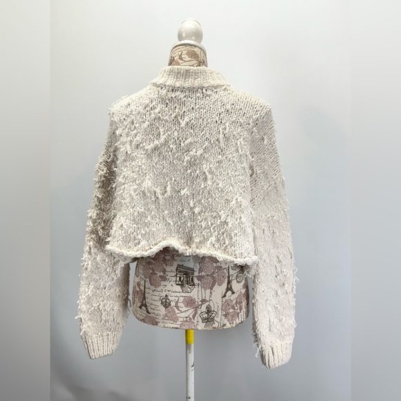 URBAN OUTFITTERS Ivory MILO Chenille distressed crop Sweater size M/L - Picture 8 of 14
